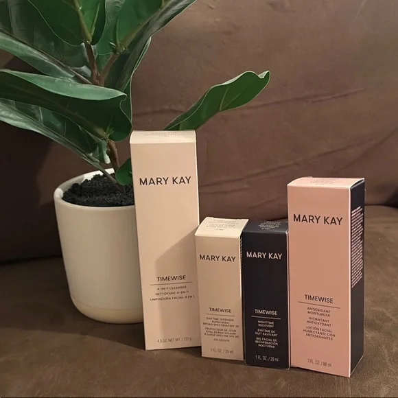 Mary Kay Timewise Miracle Skincare Set - Picture 3 of 6